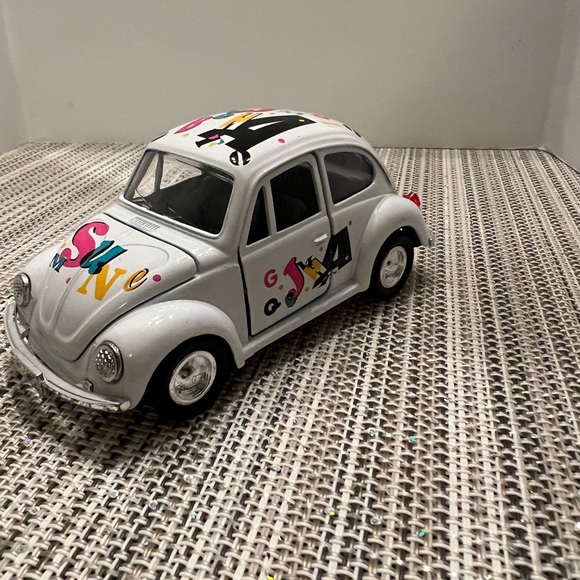 New Volkswagen Beetle with decals Die cast Wheels work with pull back action. 5" - Picture 6 of 10